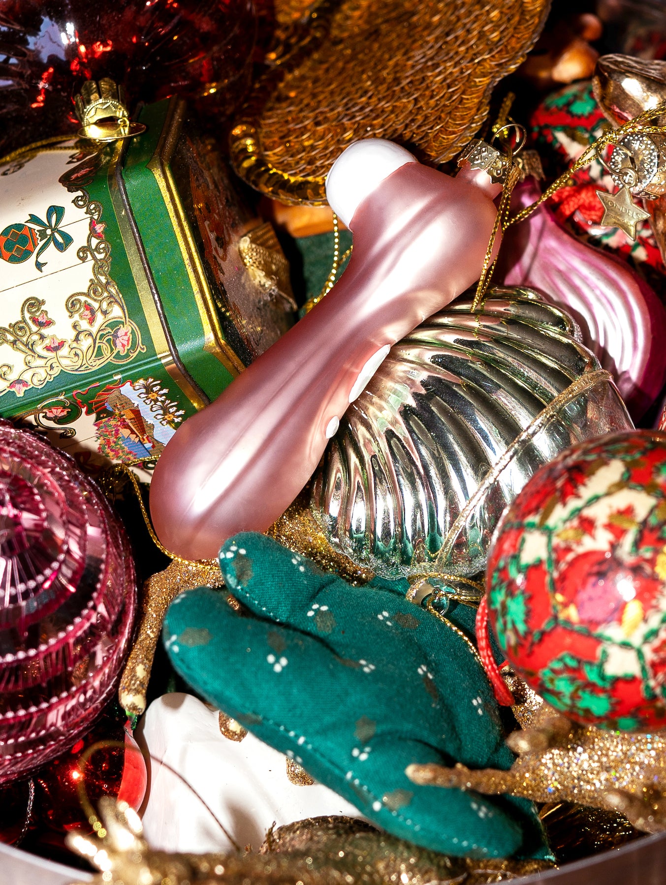 Of geef Sattie kado voor in de kerstboom van je vriendin of vrouw. Want deze kersthit is ook het perfecte kerstkado van 2023. Goed idee je krijgt Sattie compleet als kerstkado thuisbezorgd in feestelijke kerstkado verpakking! kerstkado open maakt. glanzende airfryer in de kerstboom. Niet voor niets nu al dé kersthit van het jaar 2022! Vrolijk kerstfeest Want zeg nou zelf, een glazen kerstornament in de vorm van een, daar kan toch niks tegenop?