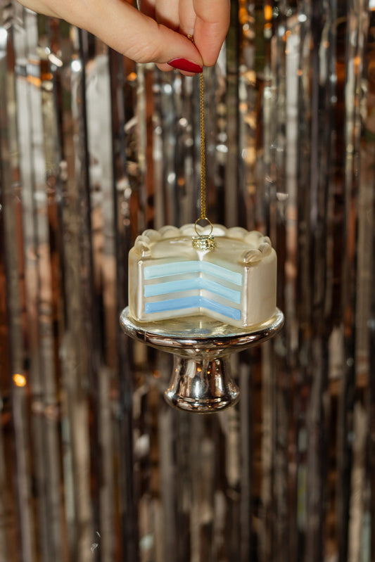 NEW: Gender reveal cake blue